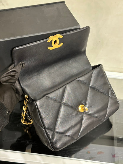 CHANEL 19 Bag 菱格紋羊皮手提肩背包 26 - 黑金