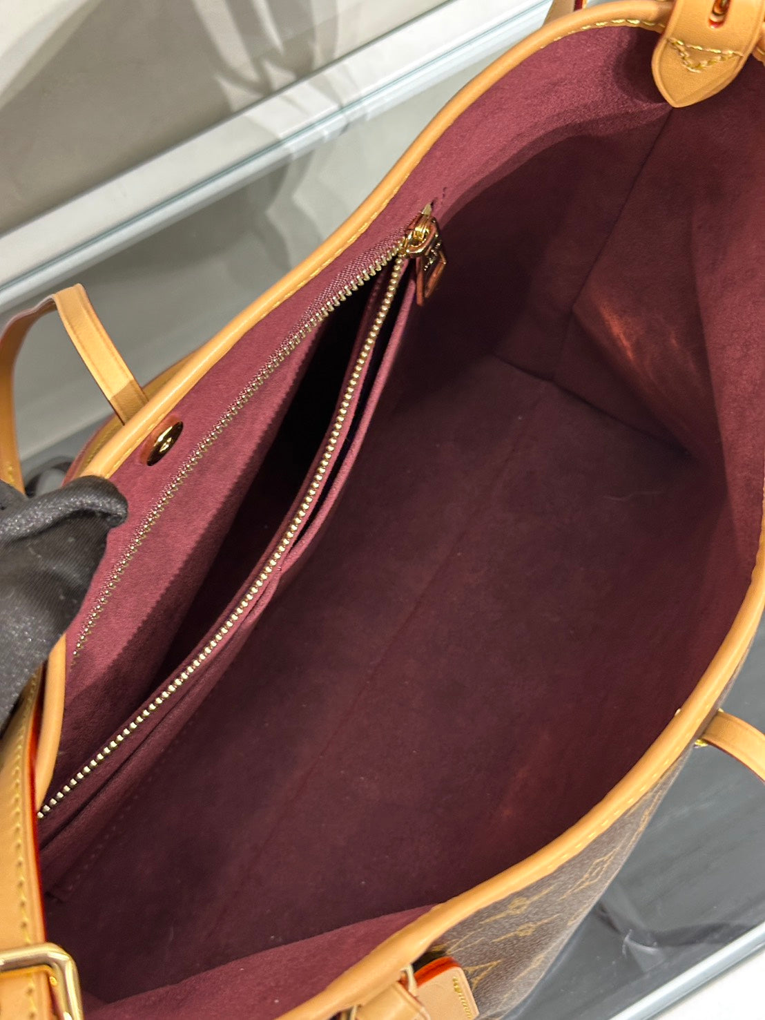 LOUIS VUITTON CarryAll - PM