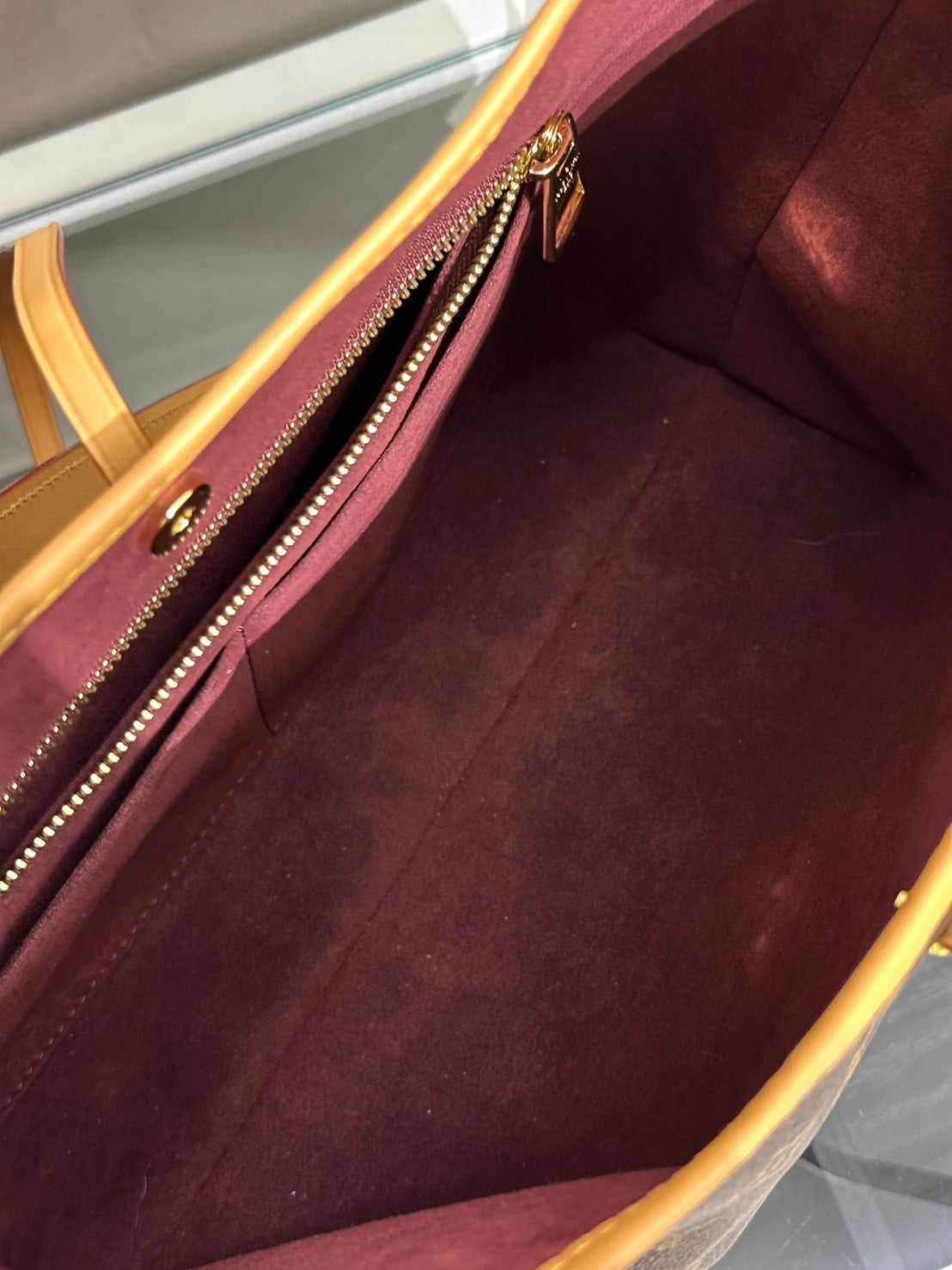 LOUIS VUITTON CarryAll - PM