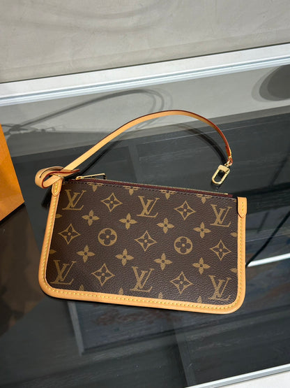 LOUIS VUITTON CarryAll - PM