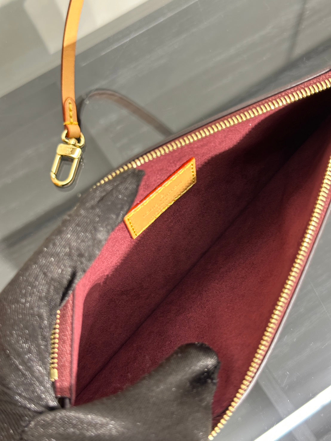 LOUIS VUITTON CarryAll - PM