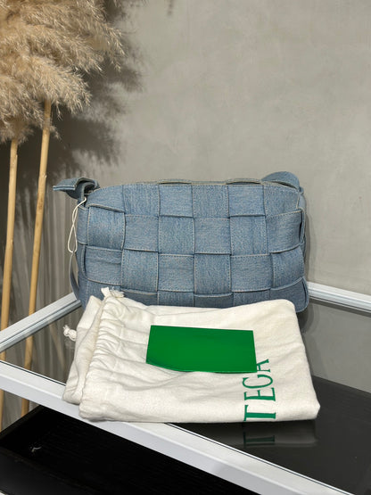 BOTTEGA VENETA Intrecciato Brick Cassette水洗丹寧單肩包