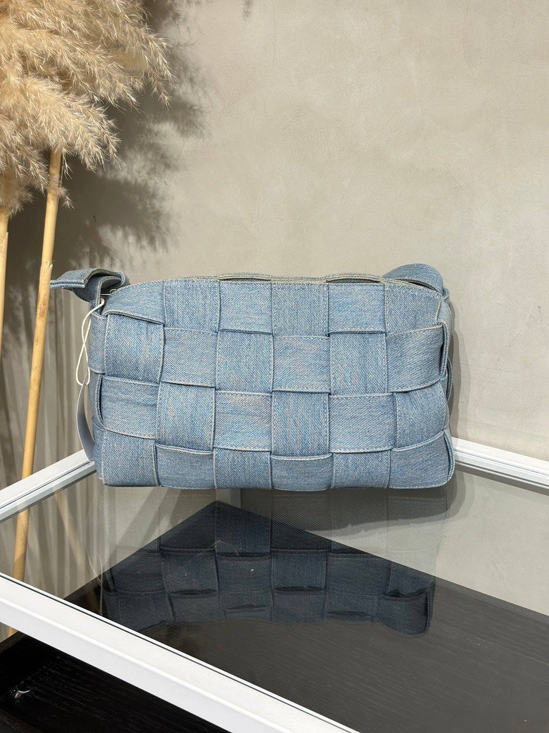 BOTTEGA VENETA Intrecciato Brick Cassette水洗丹寧單肩包
