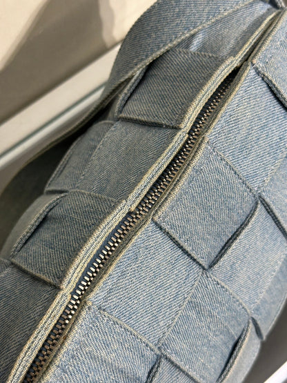 BOTTEGA VENETA Intrecciato Brick Cassette水洗丹寧單肩包