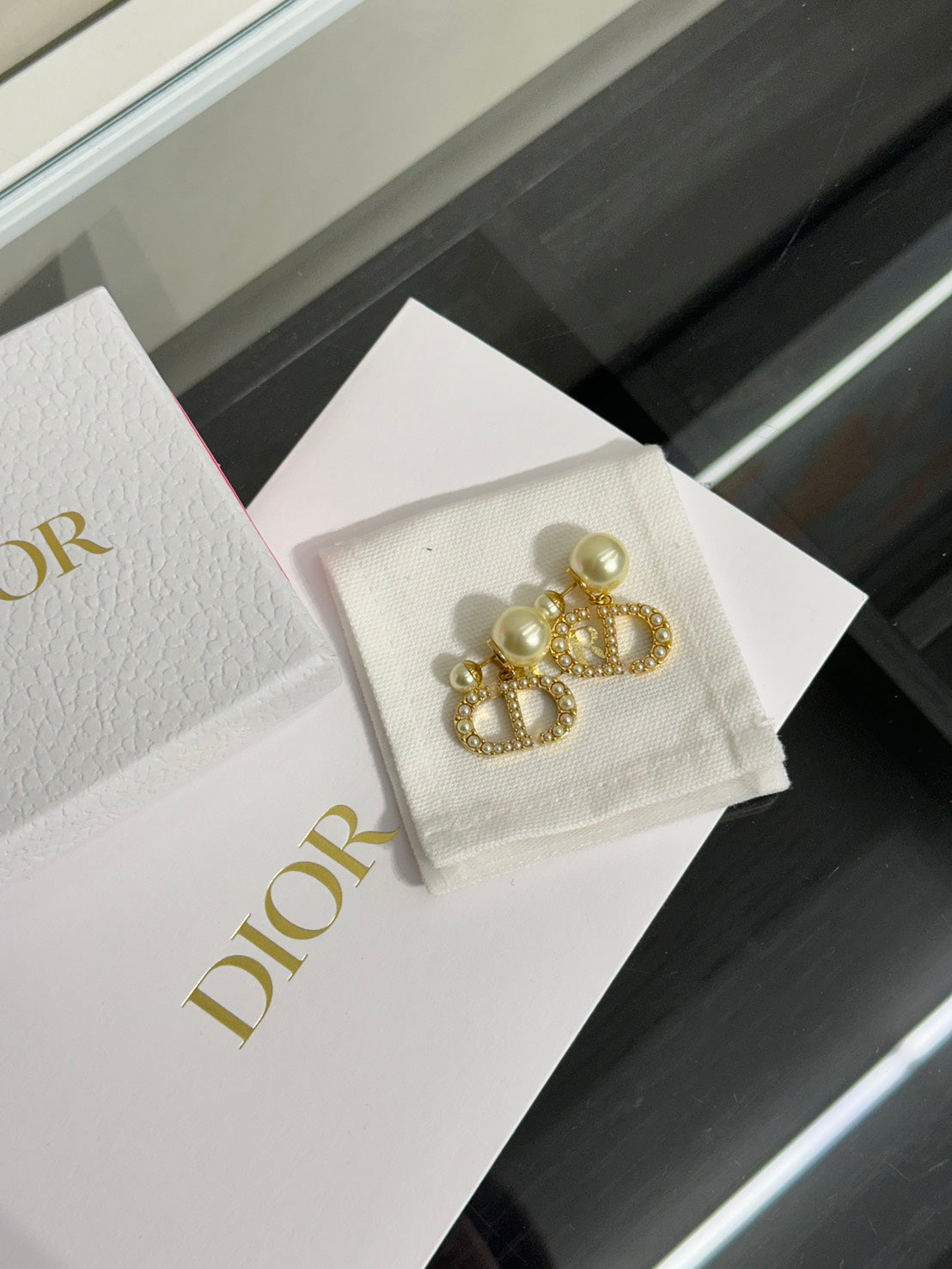 DIOR Tribales珍珠CD吊墜耳環