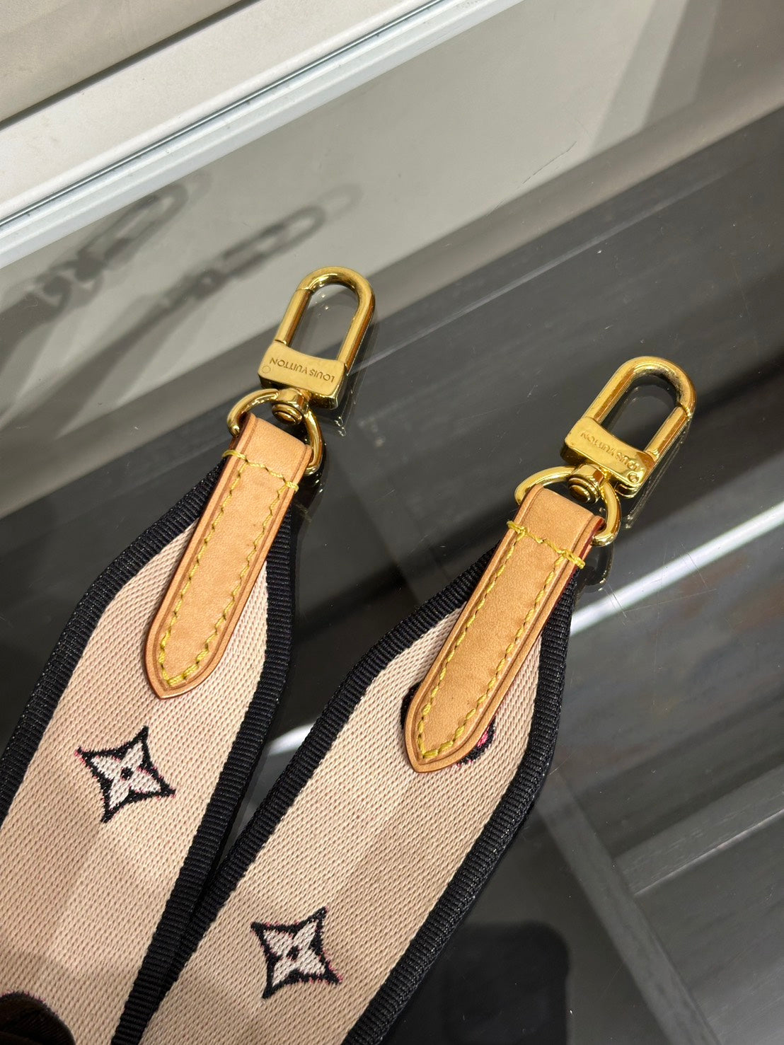 LOUIS VUITTON Speedy Bandouliere 20 - 黑邊背帶