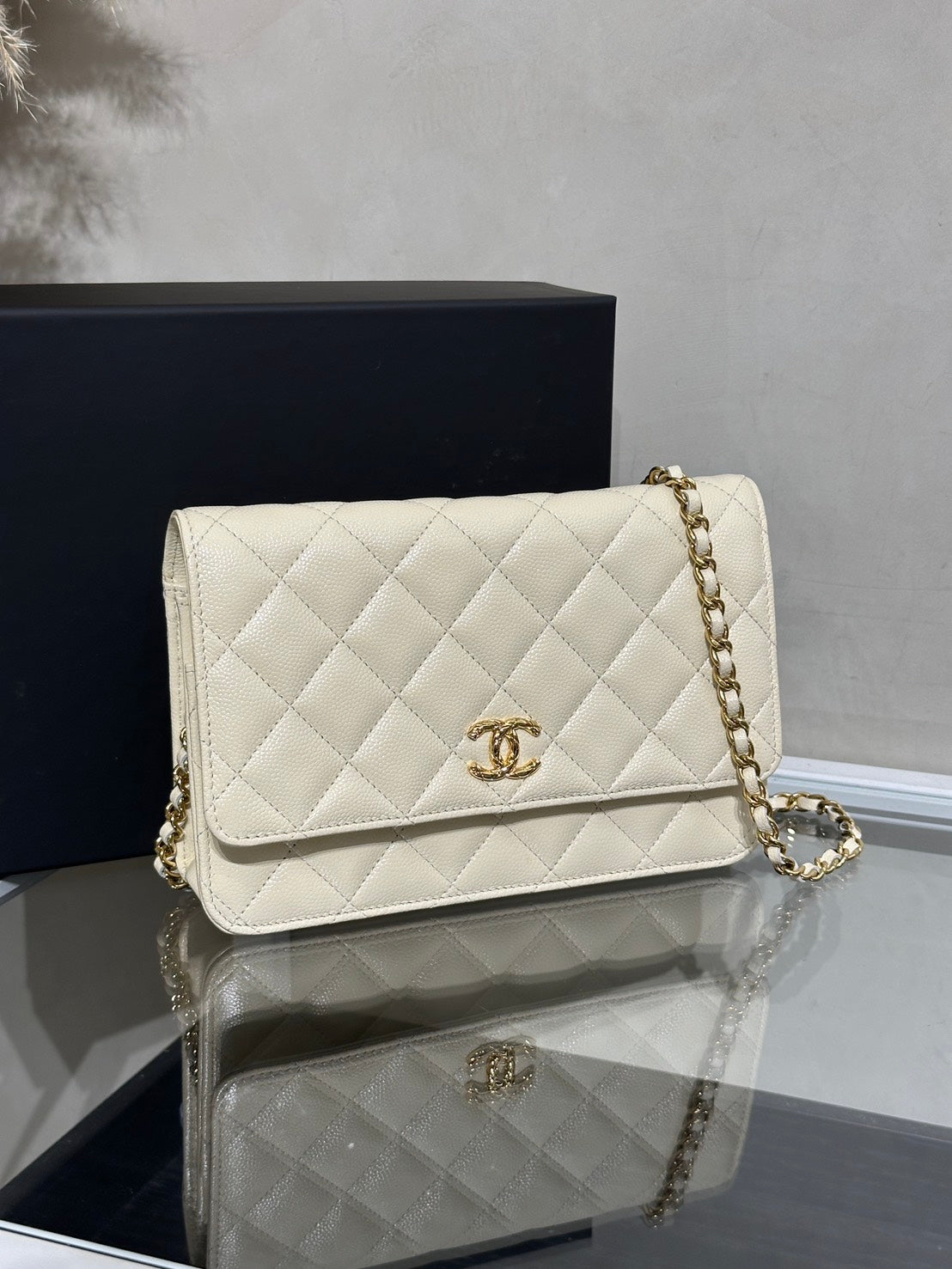 CHANEL 26C粒面牛皮WOC - 淺米金