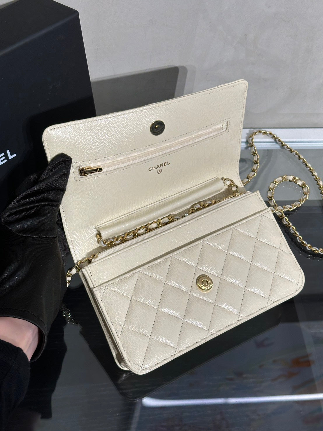 CHANEL 26C粒面牛皮WOC - 淺米金