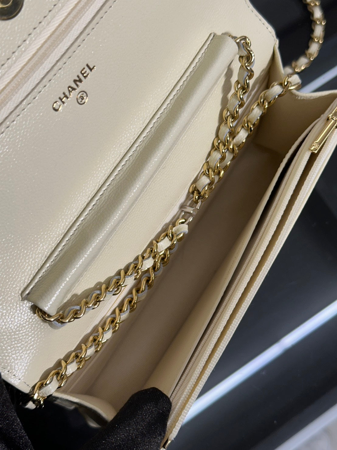 CHANEL 26C粒面牛皮WOC - 淺米金