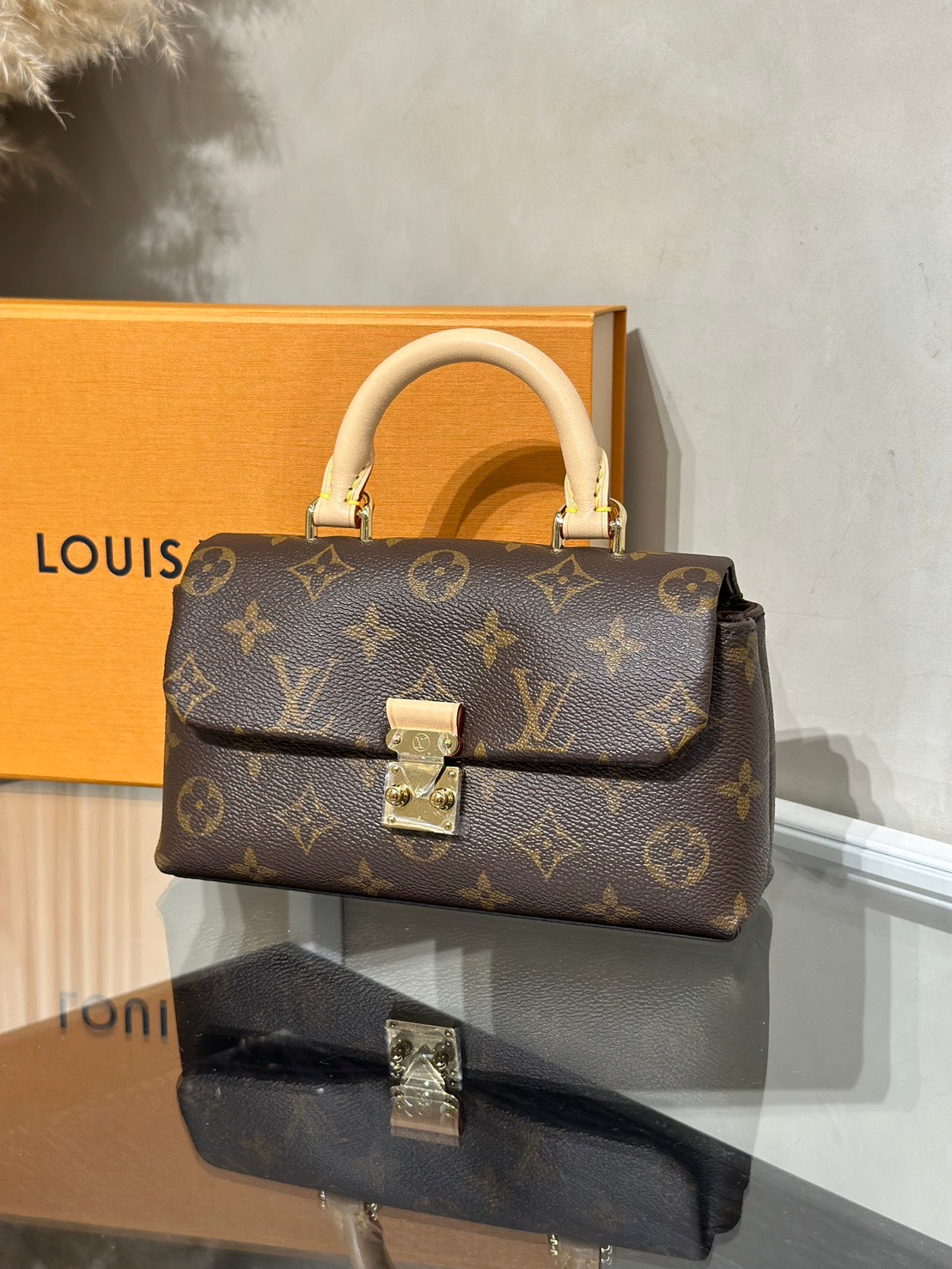LOUIS VUITTON Nano Madeleine郵差包 - 老花