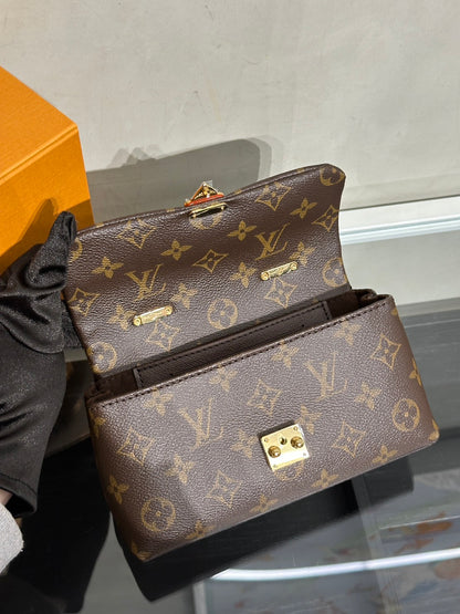 LOUIS VUITTON Nano Madeleine郵差包 - 老花