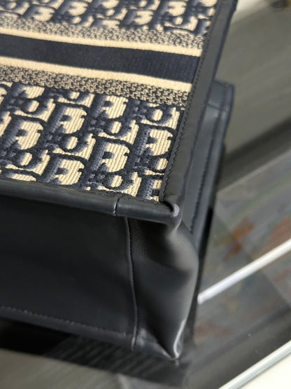 DIOR 刺繡老花背帶款Tote - 小號深藍