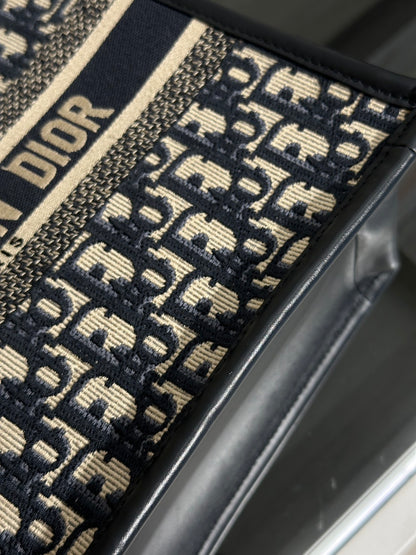 DIOR 刺繡老花背帶款Tote - 小號深藍