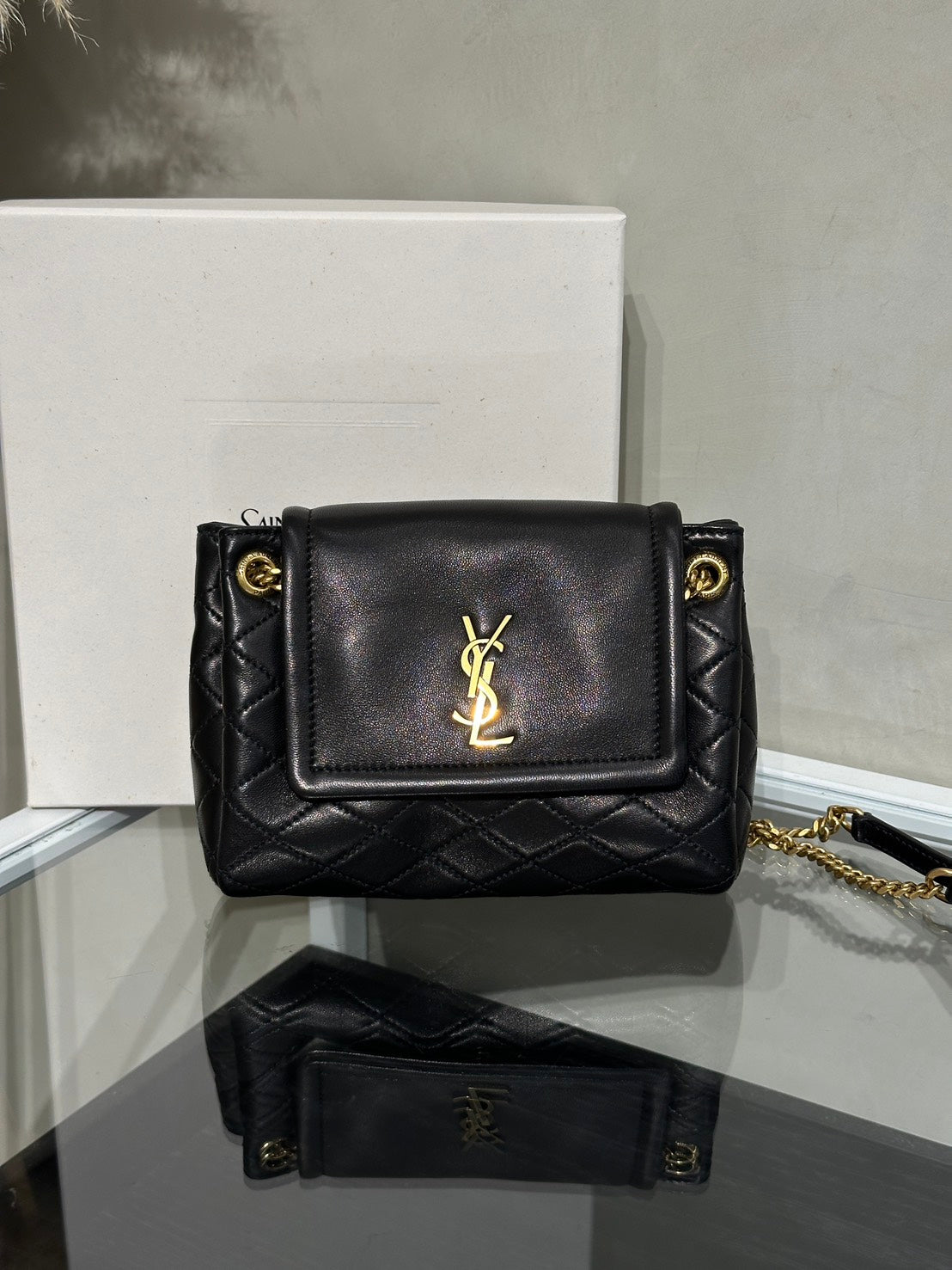 YSL Mini Nolita羊皮斜背包 - 黑金