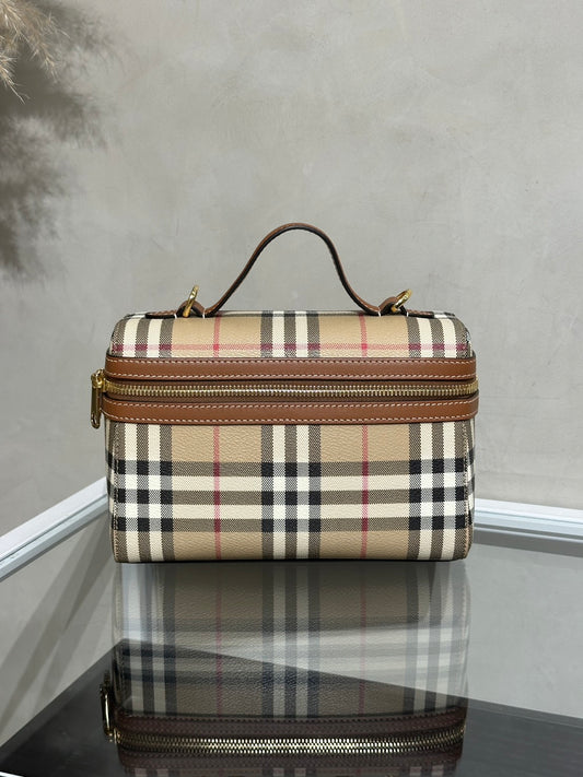 BURBERRY 經典格紋斜背化妝包 - 棕