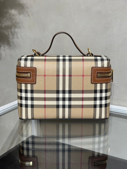 BURBERRY 經典格紋斜背化妝包 - 棕