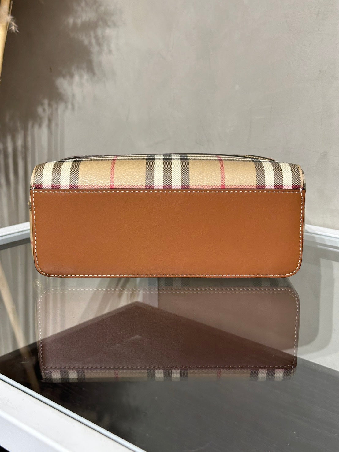 BURBERRY 經典格紋斜背化妝包 - 棕