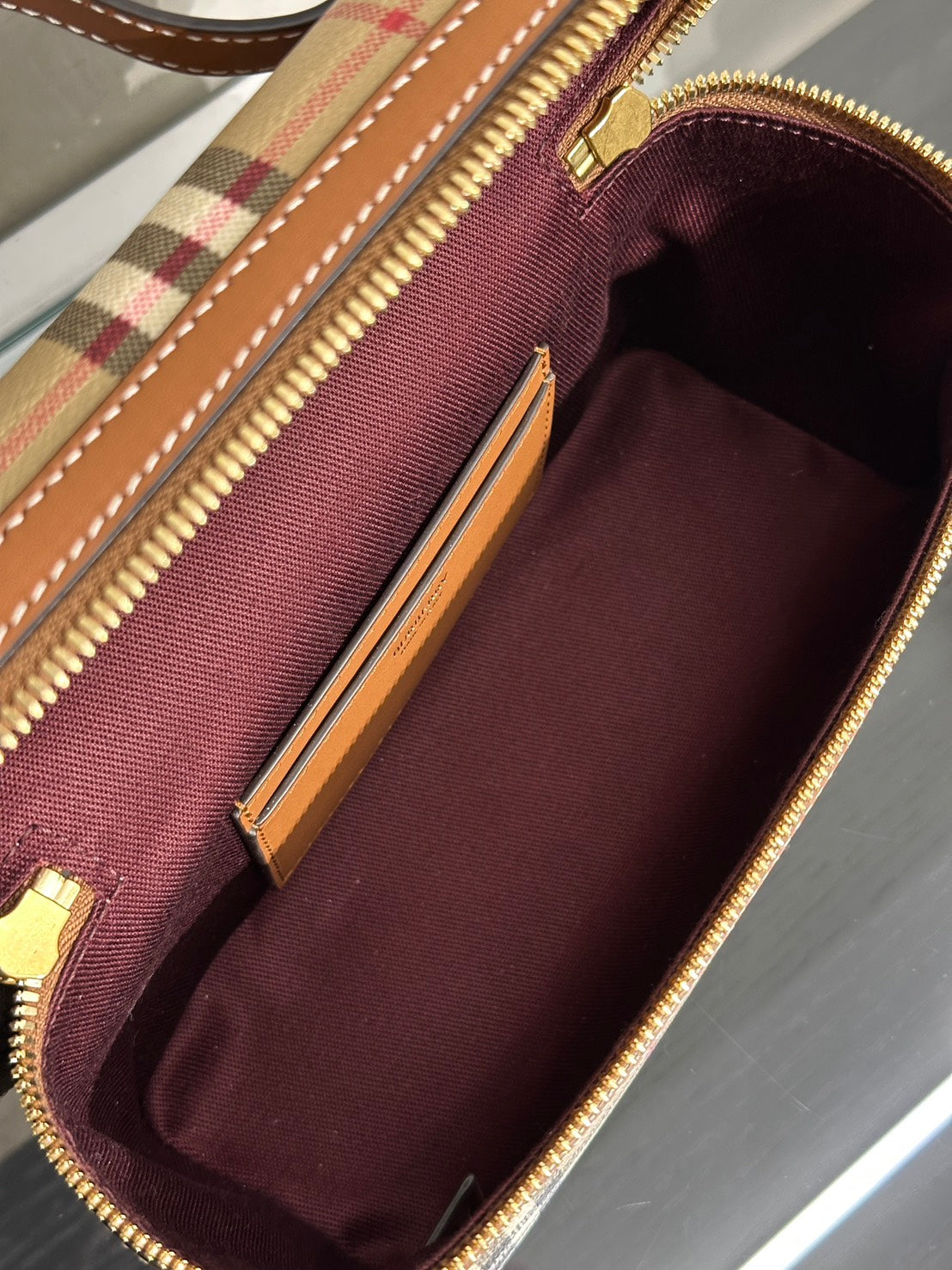 BURBERRY 經典格紋斜背化妝包 - 棕
