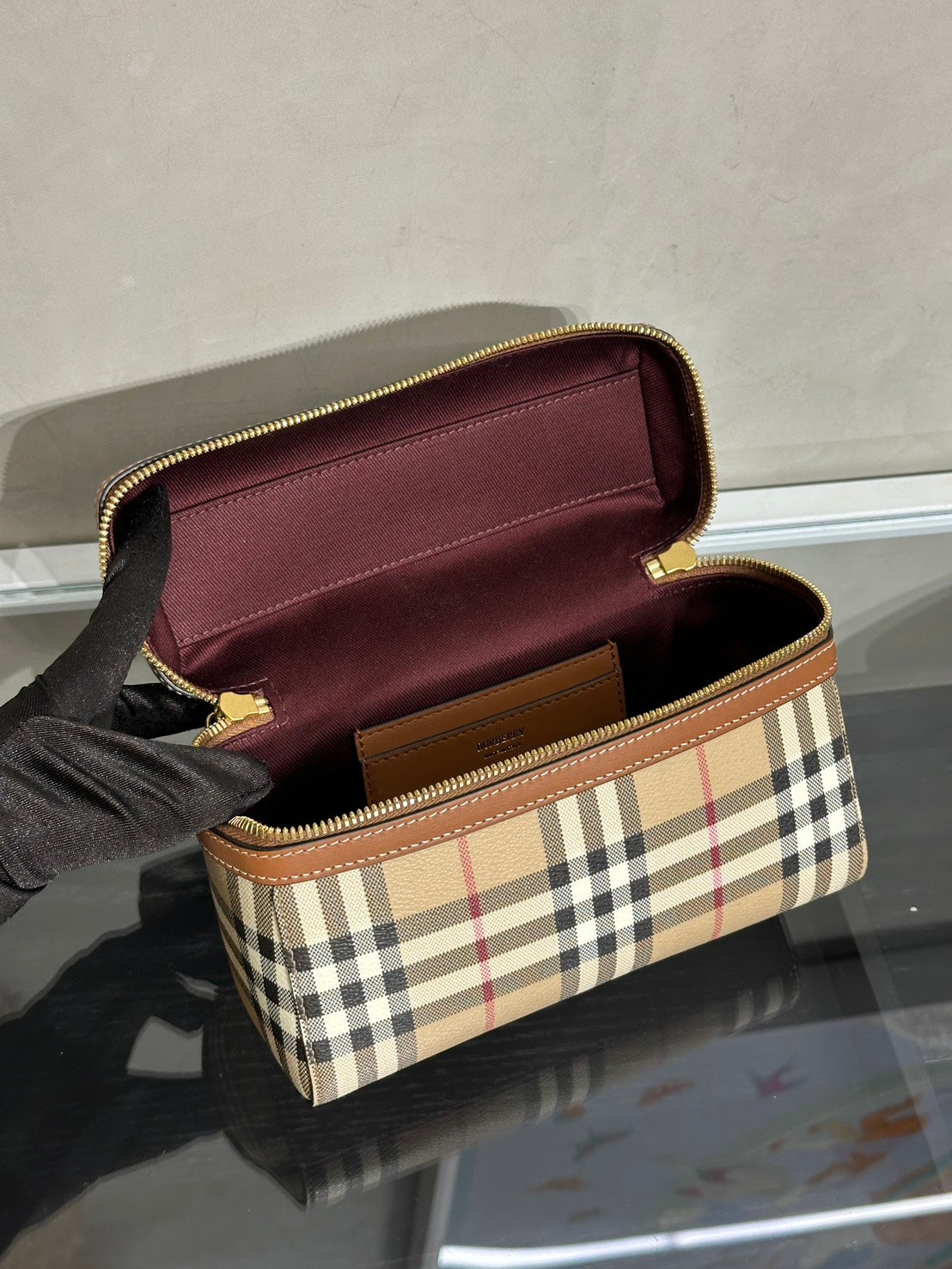 BURBERRY 經典格紋斜背化妝包 - 棕