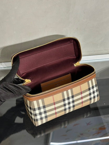 BURBERRY 經典格紋斜背化妝包 - 棕