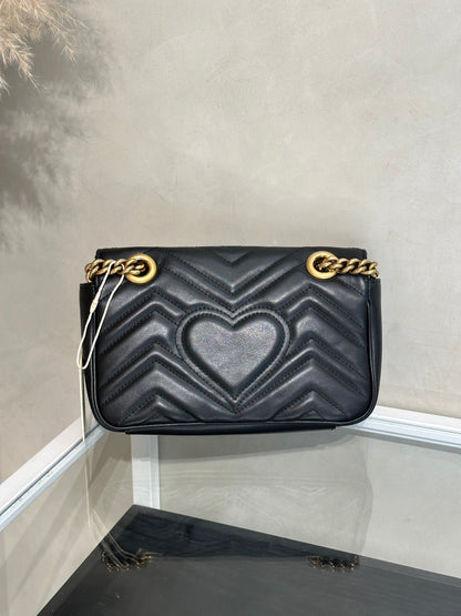 GUCCI Marmont Matelasse斜背包 - 22迷你黑金