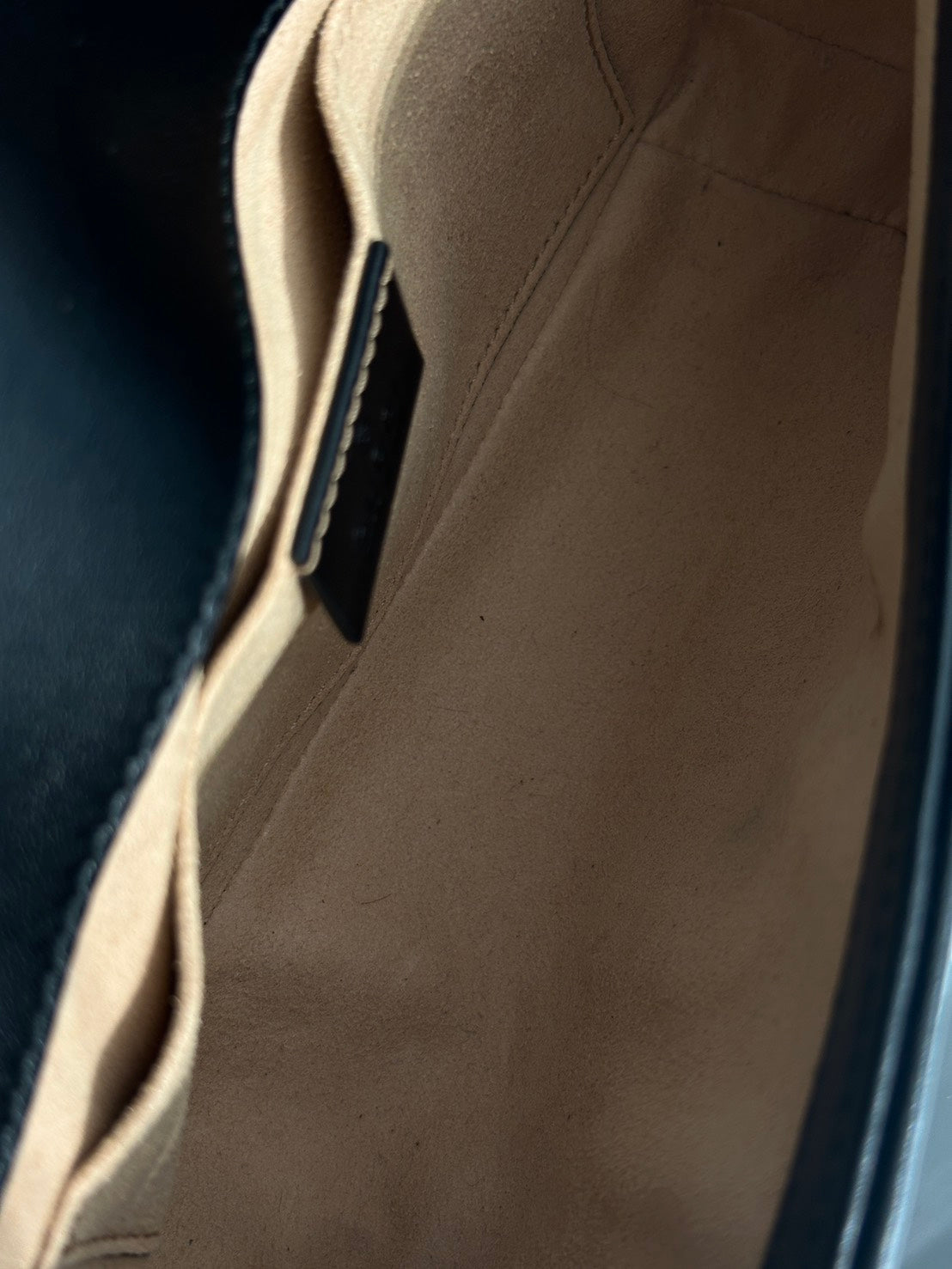 GUCCI Marmont Matelasse斜背包 - 22迷你黑金