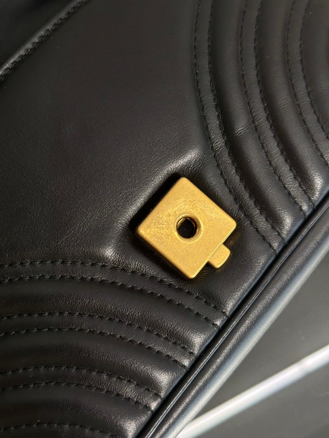 GUCCI Marmont Matelasse斜背包 - 22迷你黑金
