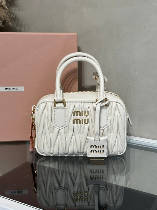 Miu Miu Arcadie Matelasse保齡球包 - 小號白