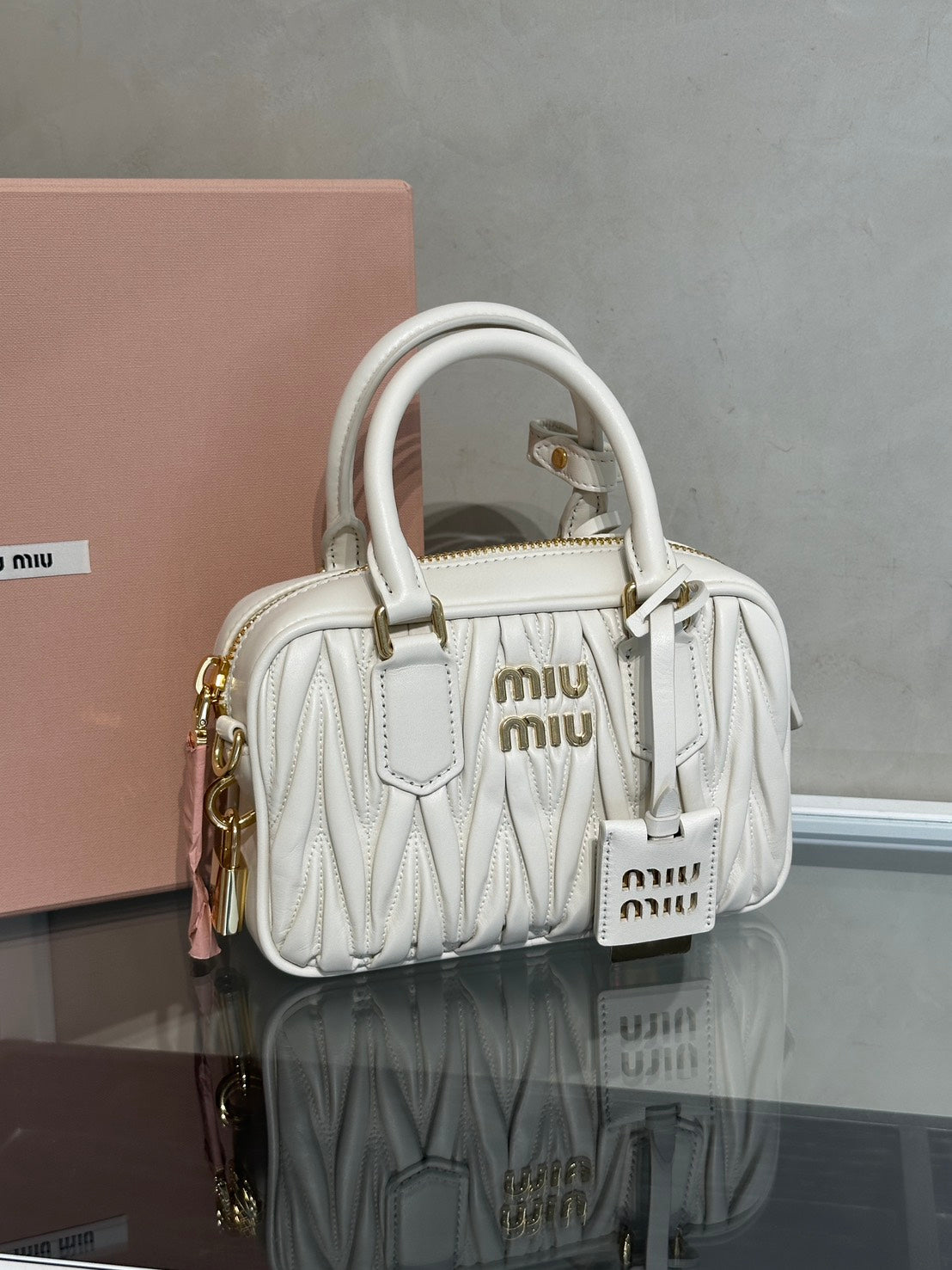 Miu Miu Arcadie Matelasse保齡球包 - 小號白