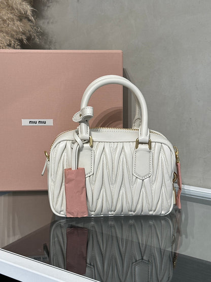 Miu Miu Arcadie Matelasse保齡球包 - 小號白