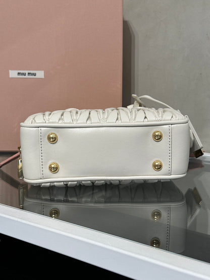 Miu Miu Arcadie Matelasse保齡球包 - 小號白