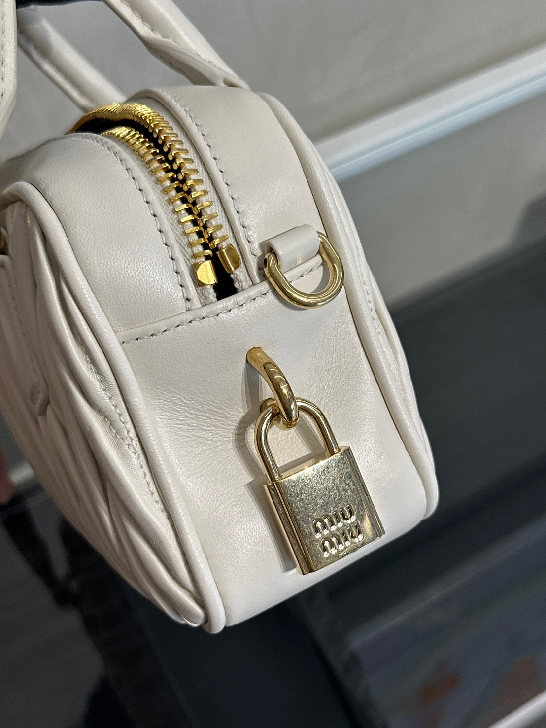 Miu Miu Arcadie Matelasse保齡球包 - 小號白
