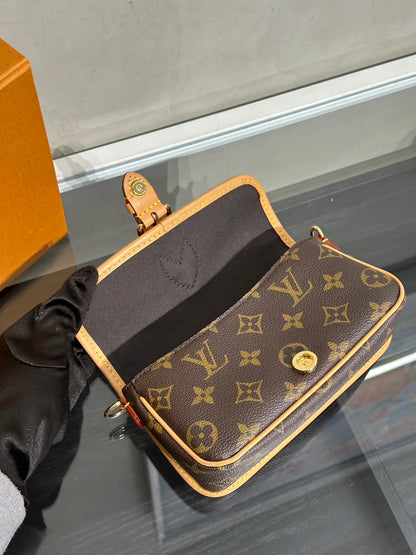 LOUIS VUITTON Nano Diane法棍包