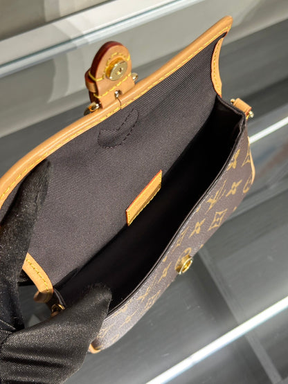 LOUIS VUITTON Nano Diane法棍包