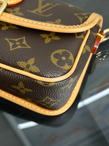 LOUIS VUITTON Nano Diane法棍包