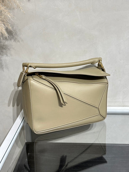 LOEWE Puzzle小牛皮手袋 - 小號卡其