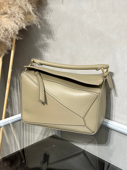 LOEWE Puzzle小牛皮手袋 - 小號卡其