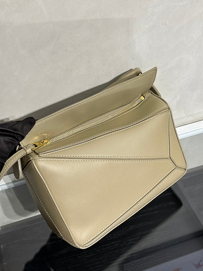 LOEWE Puzzle小牛皮手袋 - 小號卡其