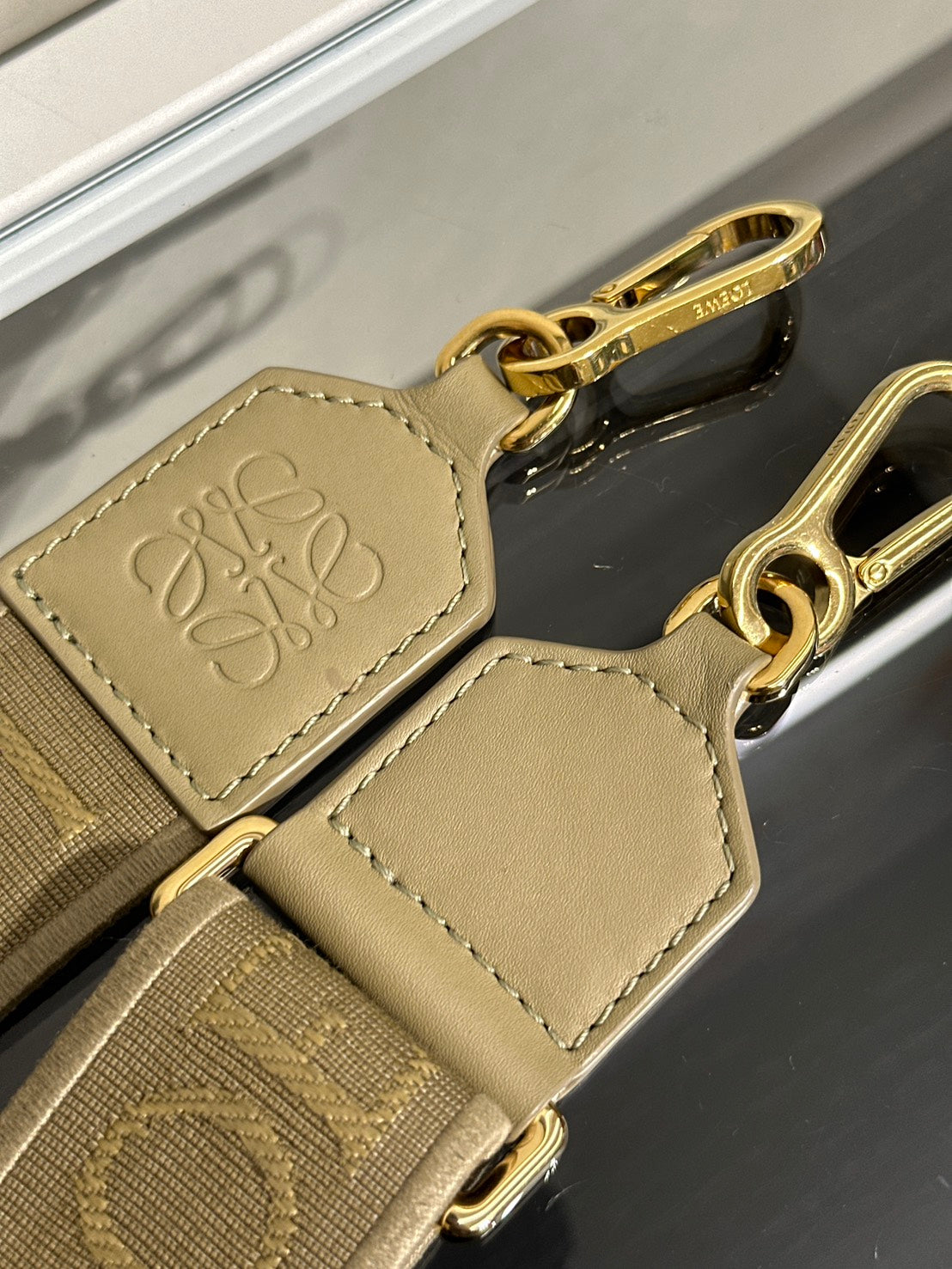 LOEWE Puzzle小牛皮手袋 - 小號卡其