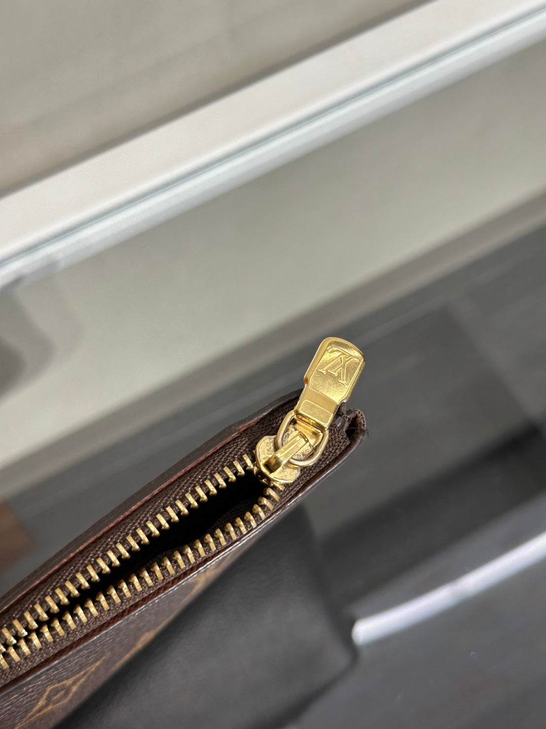 LOUIS VUITTON 鑰匙扣拉鍊零錢包