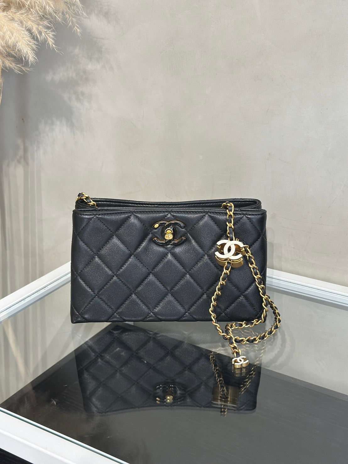 CHANEL 24A琺瑯雙C調節釦風琴包