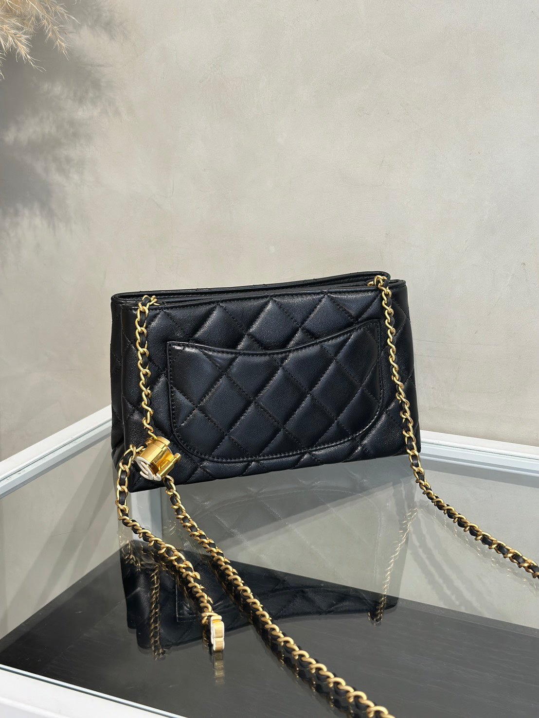 CHANEL 24A琺瑯雙C調節釦風琴包