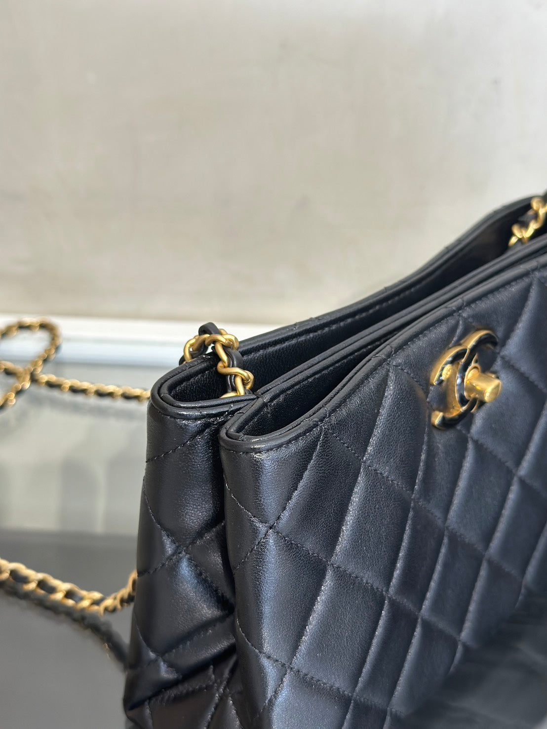 CHANEL 24A琺瑯雙C調節釦風琴包