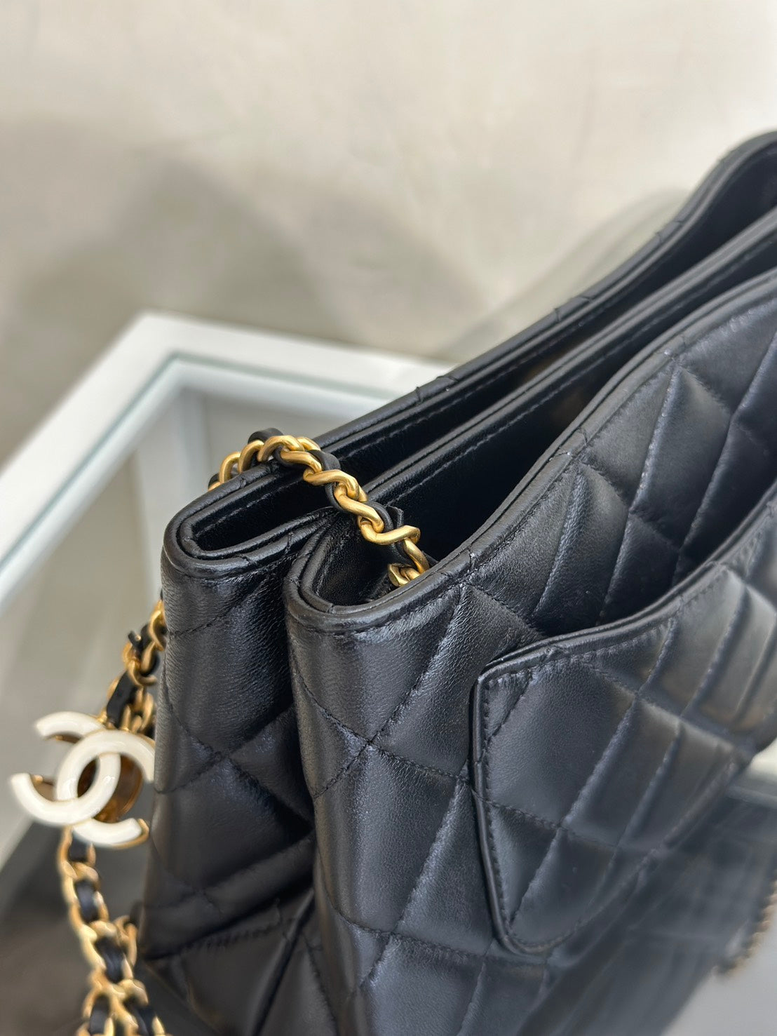 CHANEL 24A琺瑯雙C調節釦風琴包