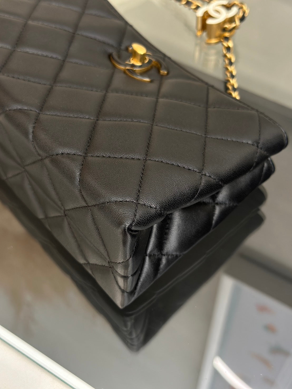 CHANEL 24A琺瑯雙C調節釦風琴包