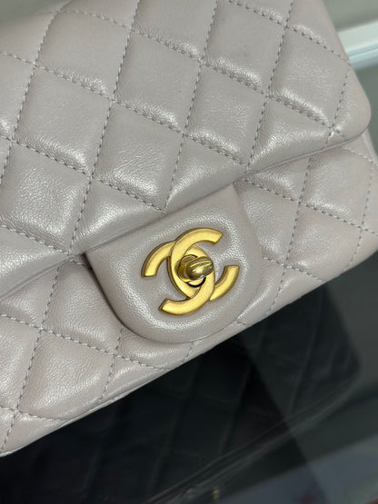 CHANEL 經典口蓋包方胖子 17 - 金球淺灰紫