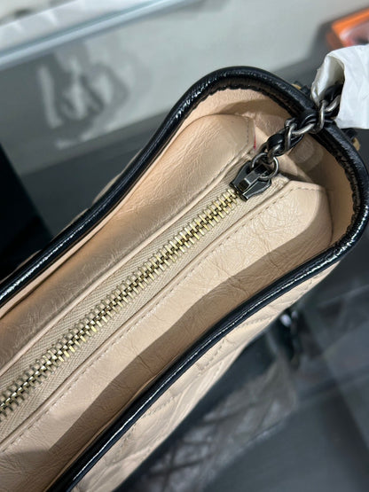 CHANEL 雙鍊條流浪包 - 小號米黑25開