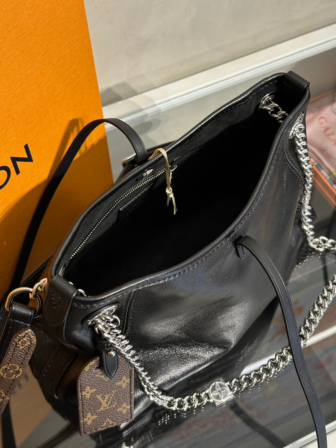 LOUIS VUITTON CarryAll BB - 黑