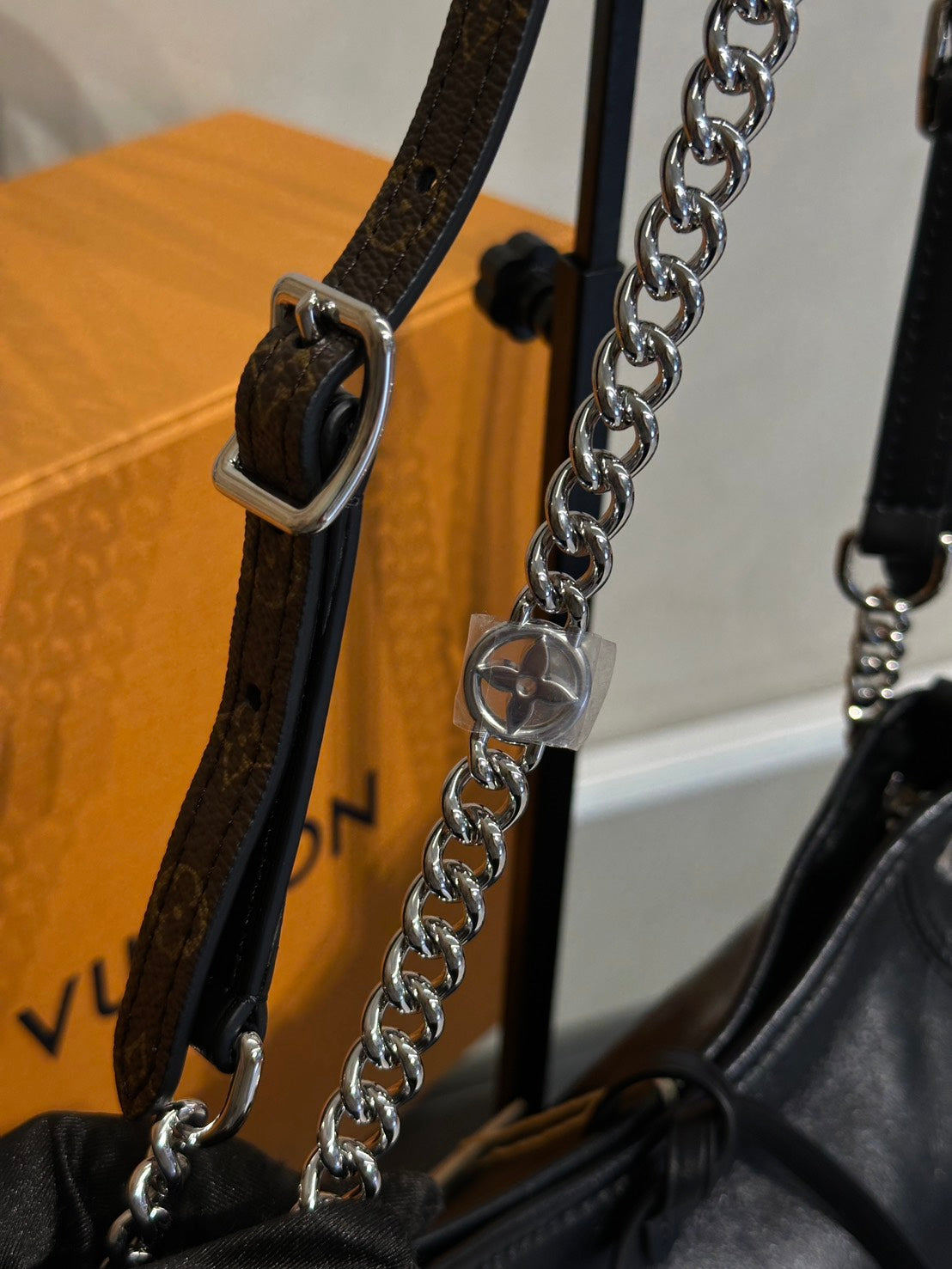 LOUIS VUITTON CarryAll BB - 黑
