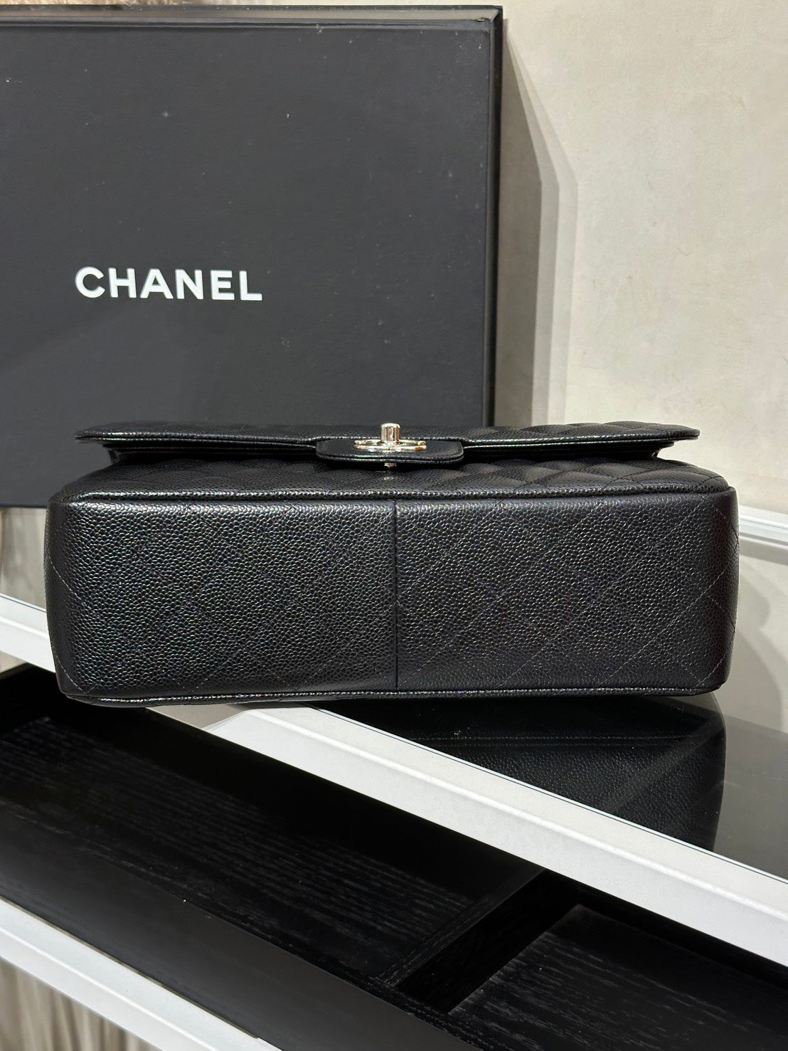 CHANEL 經典口蓋包Jumbo CF30 - 粒面牛皮黑銀28開